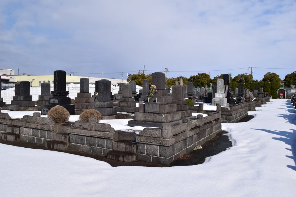 お墓参り 雪の日